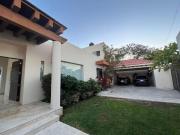Casa en venta de una planta y en esquina en Sodzil Norte