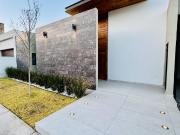 Casa en venta de una planta Zona Canteras $12,900,000