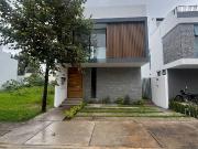CASA EN VENTA DENTRO DE COTO ABETO, PARQUES VALLARTA