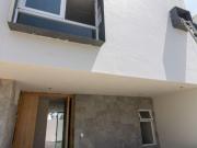 Casa en venta dentro de coto en Fraccionamiento Solares,...