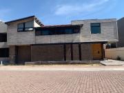 Casa en VENTA dentro de exclusivo fraccionamiento...