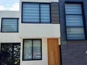 Casa en venta dentro de fraccionamiento a 6 minutos de...