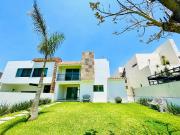 Casa en venta dentro de fraccionamiento, alberca com?n,...