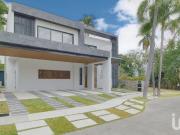 Casa en venta dentro de fraccionamiento en Palmira...