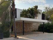 Casa en venta dentro de la Privada Puntalomas Temozón Norte