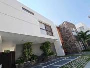 Casa en venta dentro de privada con alberca rumbo al...