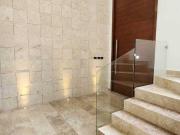 Casa en venta dentro de privada con recámara en planta baja