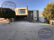 Casa en Venta dentro de Privada en Ca?ada del Refugio...