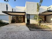 Casa en venta dentro de privada en Chuburná de Hidalgo,...