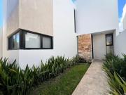 Casa en venta dentro de privada en Mérida