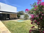 Casa en venta dentro de privada en Temozón Norte,...