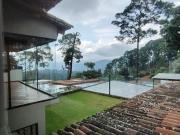 Casa en venta dentro de residencial en Avándaro Valle de...