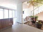 CASA EN VENTA DENTRO DEL COTO SENDAS, CON ROOF GARDEN EN...
