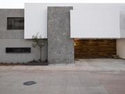Casa en VENTA, dentro del Fracc. Lindavista, Tres...