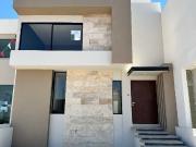 Casa en VENTA, dentro del Fracc. LomAlta, Tres Marías en...