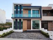 Casa en VENTA dentro del fracc. LomAlta, Tres Marías,...