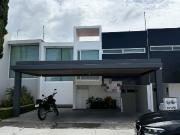 Casa en VENTA dentro del Fracc. Punta Altozano I en...