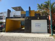 Casa en VENTA dentro del Fracc. Real Universidad en...