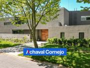 Casa en venta doble lote al agua totalmente remodelada...