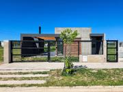 Casa en venta, dos dormitorios y dos baños, Sobre...