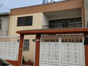 CASA EN VENTA DOS PISOS SOBRE CALLE EN LA COLONIA VISTA...