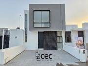 CASA EN VENTA, DOS PLANTAS, 3 RECÁMARAS, 2.5 BAÑOS