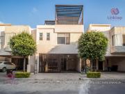 Casa en Venta Fraccionamiento Dream Lagoons 3 pisos...