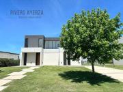 Casa en venta El Canton Barrio Golf 4 dormitorios con pileta