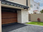 Casa en Venta el Refugio, 3 Niveles, Sala de Tv, Roof Garden