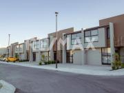 CASA EN VENTA EL REFUGIO CON RECÁMARA EN PB 4