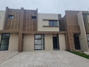 Casa en Venta el Refugio, Jardín Amplio, Recámara en...