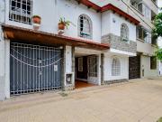 CASA EN VENTA EN 42 e/16 y 17 4 dormitorios y coch