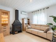Casa en venta en Abrera. Exclusiva casa con piscina y...