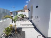 Casa en venta en Adeje, Casco Urbano. Chalet pareado en...