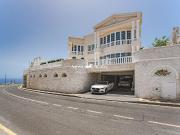 Casa en venta en Adeje, La Caleta. PALACIO DE LUJO EN LA...
