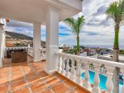 Casa en venta en Adeje, Playa Fañabé Alto. Villa en El...