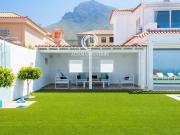 Casa en venta en Adeje, Playa Fañabé Alto. Villa...