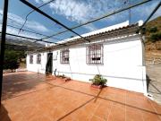 Casa en venta en Alcaucín. Casa independiente con...