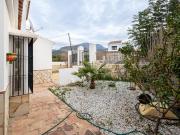 Casa en venta en Alcaucín. Chalet independiente en La...
