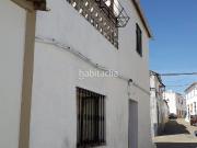 Casa en venta en Alconchel. Bien situada cerca de...
