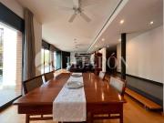 Casa en venta en Alella. Exclusiva casa esquinera con...