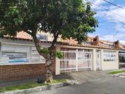 casa en venta en alhambra. Cod V4885