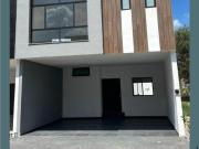 Casa en venta en Altares Residencial, Santiago, Nuevo León
