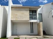 CASA EN VENTA EN ALTO LAGO