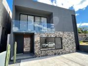 Casa en Venta en Altozano el Nuevo Querétaro, Querétaro,...
