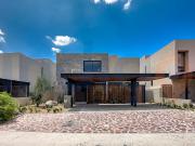 Casa en Venta en Altozano en condominio R?o con alberca
