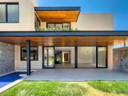 Casa en Venta en Altozano en condominio Río con alberca