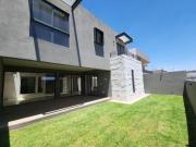Casa en venta en Altozano Querétaro! Doble altura,...