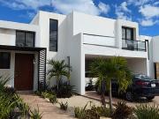 Casa en Venta en Amaranto, Mérida Yucatán. Con Paneles...
