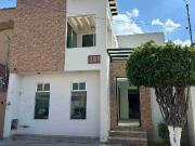 Casa en venta en Ana María Gallaga zona la huerta en Morelia